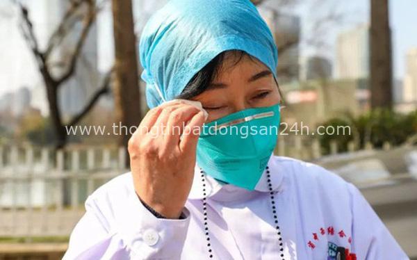Nữ bác sĩ đầu tiên phát hiện ra virus corona, từng tham gia chiến đấu chống lại SARS giờ trở thành anh hùng của người dân Trung Quốc: "Tôi khóc cạn nước mắt của cả đời rồi" 1
