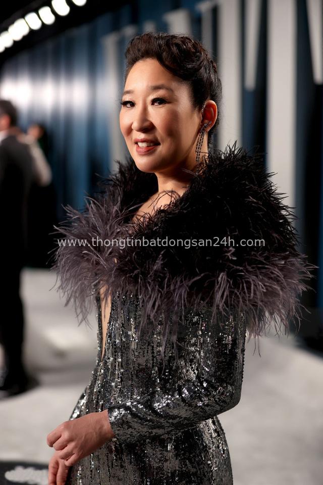 Sandra Oh, niềm kiêu hãnh của điện ảnh châu Á tại Hollywood, lộng lẫy trong thiết kế của nhà mốt Công Trí - Ảnh 1.