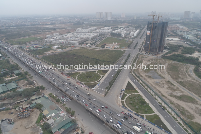 Toàn cảnh tuyến đường gần 1.500 tỷ đồng rộng 10 làn vừa thông xe ở Hà Nội - Ảnh 4.