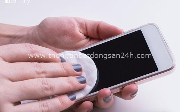 Điện thoại là “ổ” chứa vi khuẩn: Đây là những điều bạn cần làm để bảo vệ sức khỏe trong mùa dịch khi sử dụng điện thoại 3