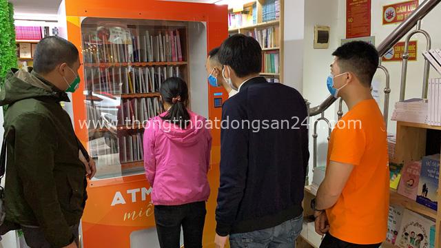 ATM sách đầu tiên ở Hà Nội - lan toả văn hoá đọc và sự sẻ chia tri thức hoàn toàn miễn phí - Ảnh 1.