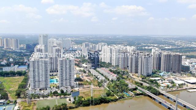 Ken đặc chung cư trên con đường ngoại ô Sài Gòn nhìn từ trên cao - Ảnh 2.