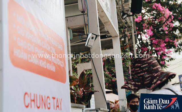 Máy ATM nhả ra gạo miễn phí cho người nghèo giữa thời dịch ở Sài Gòn, đảm bảo không một ai bị bỏ lại phía sau - Ảnh 2.