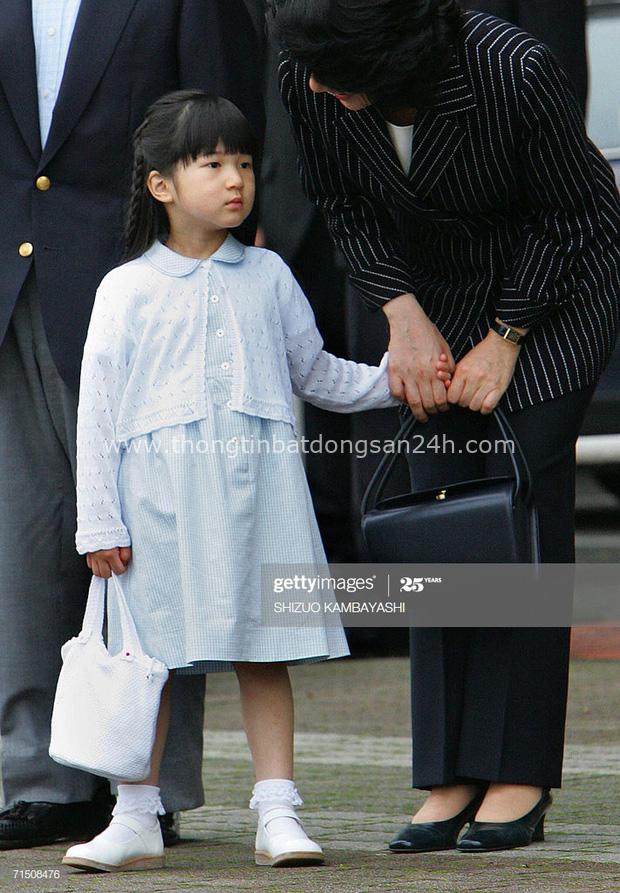  Hoàng hậu Masako - người mẹ từng vượt qua căn bệnh trầm cảm, dùng kỷ luật thép để dạy con sống như thường dân, không có đặc quyền dù là công chúa - Ảnh 9.
