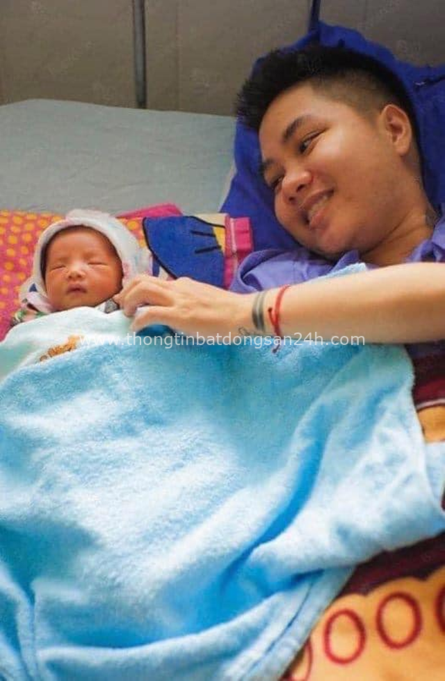 Người đàn ông Việt Nam đầu tiên mang bầu đã lâm bồn, hình ảnh cực dễ thương của em bé đặc biệt khiến dân mạng xuýt xoa - Ảnh 1.