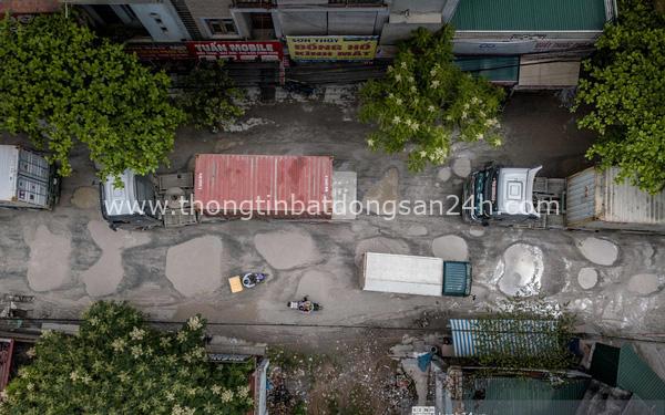 Nhìn từ trên cao con đường "đau khổ" nhất Hà Nội: 650m có gần 100 "ổ khủng long", xe container ngày đêm cày nát 1