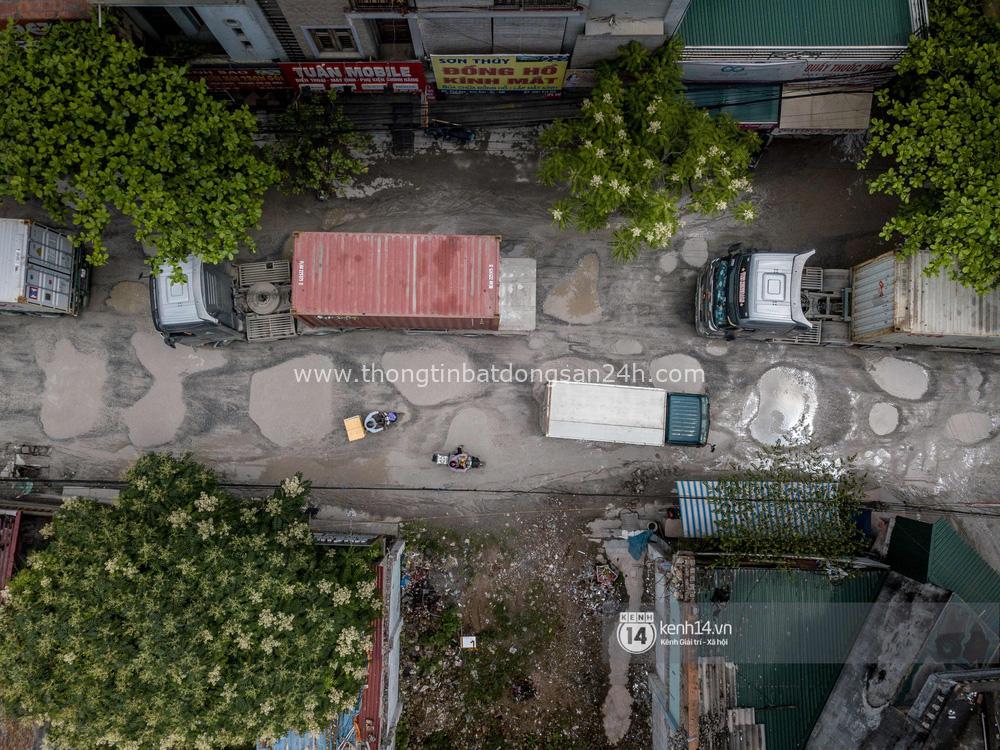 Nhìn từ trên cao con đường đau khổ nhất Hà Nội: 650m có gần 100 ổ khủng long, xe container ngày đêm cày nát - Ảnh 4.