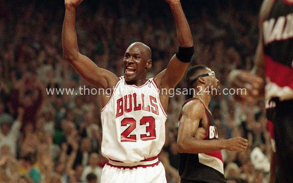 Michael Jordan, từ một cậu bé bị chê thấp bé ở đội bóng trường trung học cho tới huyền thoại bóng rổ Mỹ: “Dù cuộc sống khiến tôi gục ngã 100 lần, tôi vẫn sẽ đứng lên ở lần thứ 101” 1