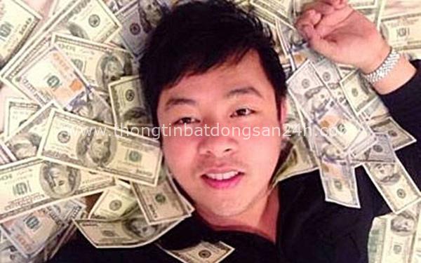 Quang Lê tuổi 42: Từng bán nhẫn kim cương 2 tỷ đồng để làm liveshow, "chơi lớn" chụp ảnh với đống tiền, rao bán nhà bạc tỷ vì không dùng đến 2