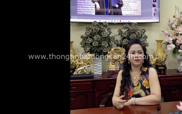 Trang Khàn đã nói về bà Phương Hằng - vợ ông Dũng “lò vôi” như thế nào mà bà livestream đối lại "vẫn là con bán đồ online"? 1